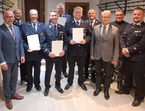 Ehrenabend der Feuerwehren: Stadt Windischeschenbach würdigt jahrzehntelanges Engagement